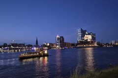 praxisausflug-hamburg-elbphilharmonie-nacht-zahnarzt-alam