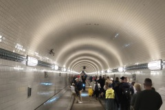 praxisausflug-hamburg-elbtunnel-02-zahnarzt-alam