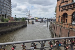 praxisausflug-hamburg-kanal-zahnarzt-alam