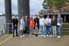 praxisausflug-hamburg-teamfoto-zahnarzt-alam